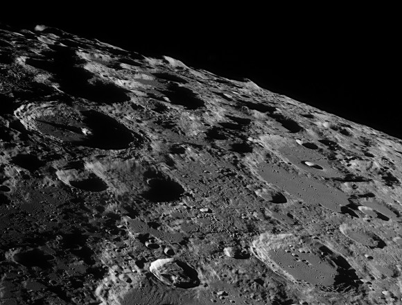 Поразительный снимок Луны, полученный астрономом-любителем