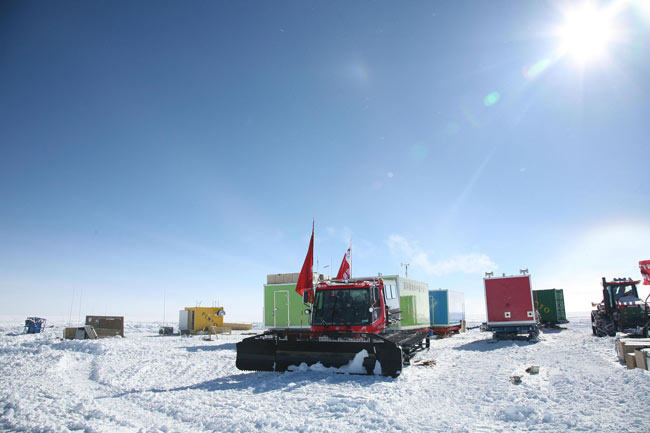 Одинокая обсерватория в Антарктике смотрит на звезды