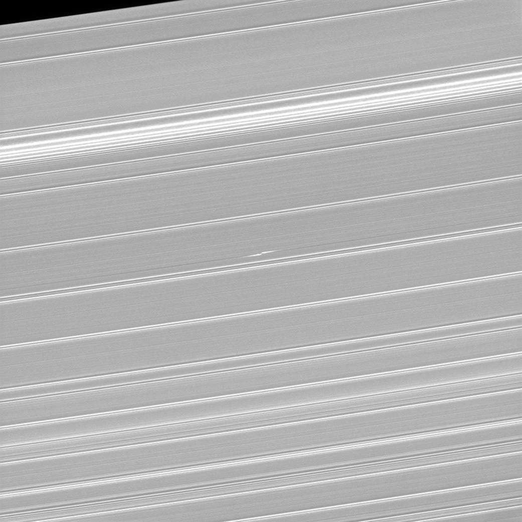 Что увидели ученые в кольцах Сатурна?