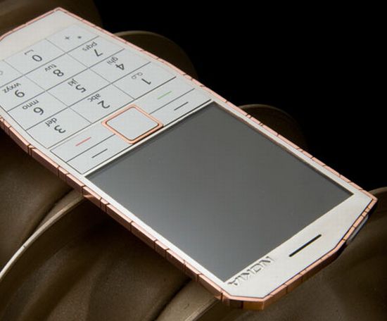Nokia E-Cu - мобильный телефон, который не требует зарядки