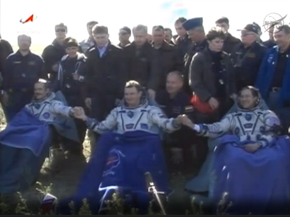 "Союз ТМА-07М" вместе с экипажем вернулся с МКС
