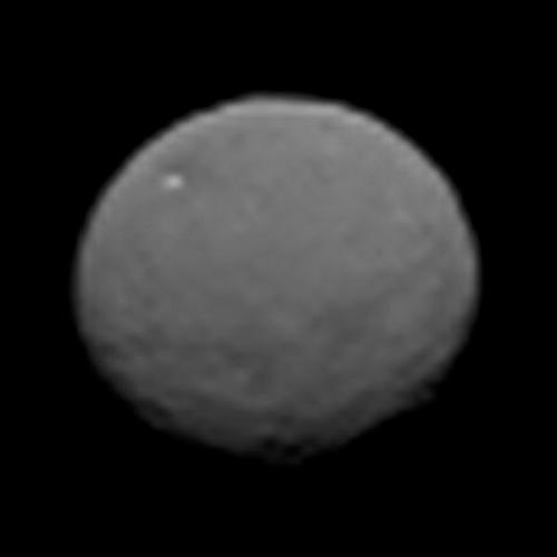 Космический аппарат Dawn предоставил качественные снимки Цереры