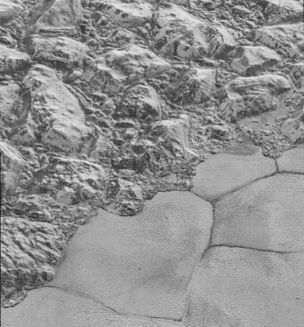 Из чего состоят дюны на Плутоне