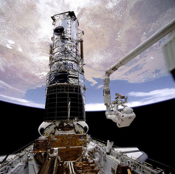 Годовщина первого ремонта космического телескопа Хаббл