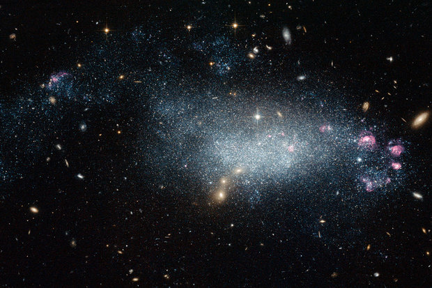 Хаббл обнаружил подозрительную галактику