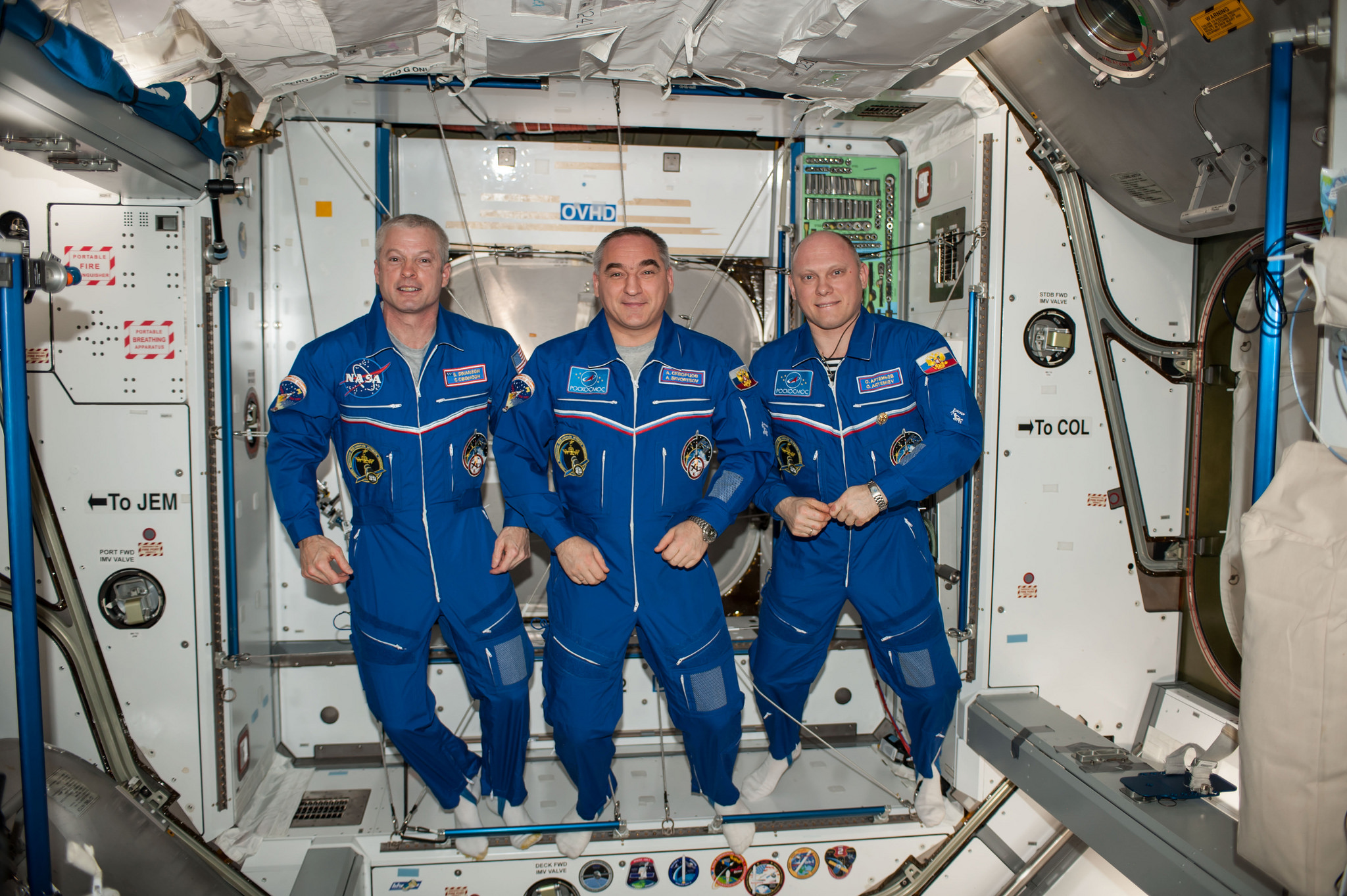 Трио космонавтов готовится к отправке на Землю