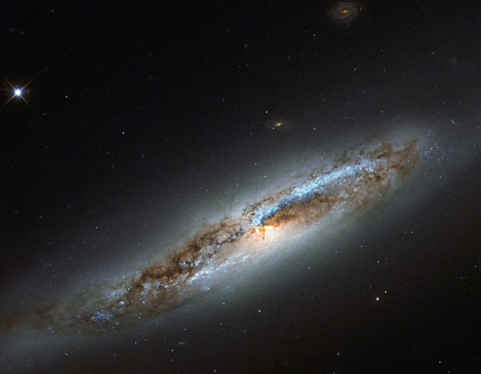 Хаббл наблюдал за войнами в галактическом кластере Девы