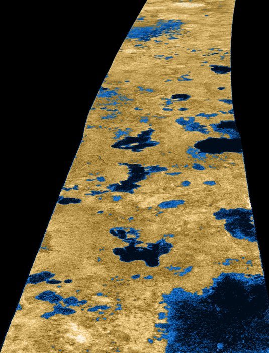 Темные бассейны на Титане