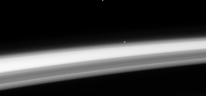 Изумительное фото Сатурна и Альфа Центавра