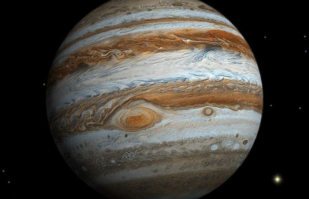 Большое Красное Пятно на Юпитере очень горячее