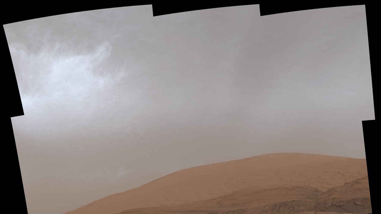 Curiosity запечатлел сияющие облака на Марсе