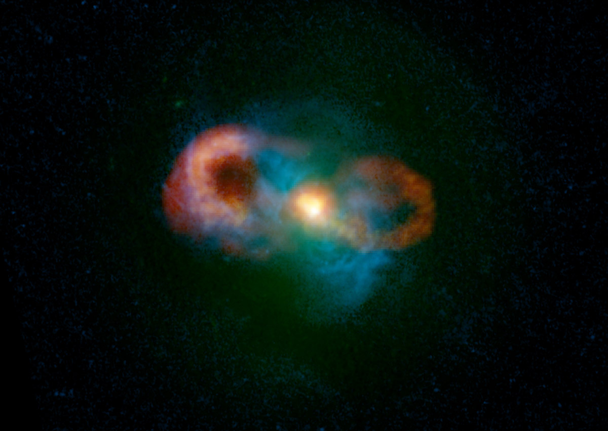 Астрономы обнаружили неожиданный "шторм" в ядре &#8203;&#8203;галактики