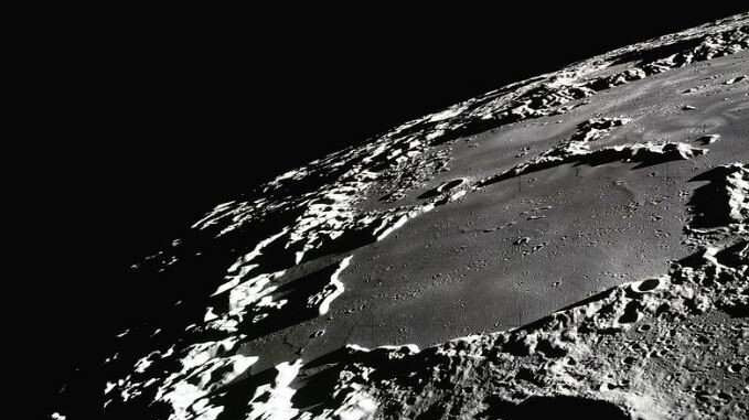 Исследование проливают свет на темные кратеры Луны