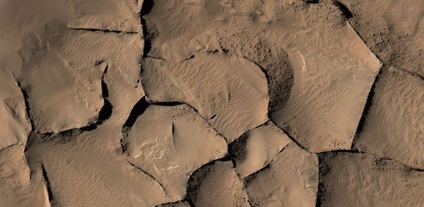 Скалистые многоугольники на Марсе