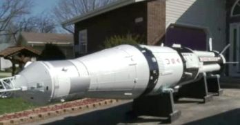 Инженер сумел создать копию ракеты Сатурн 5 в своем гараже