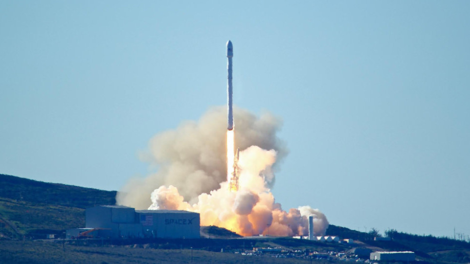 Запуск Falcon Heavy обнаружен из космоса