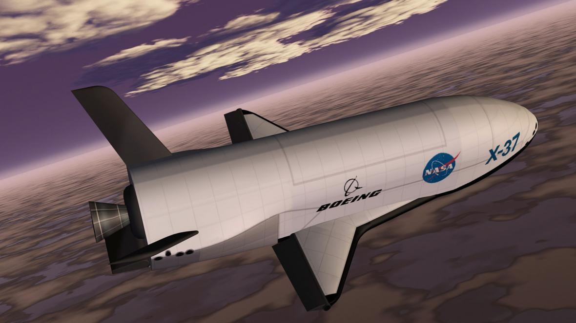 Космический самолет X-37B на солнечных батареях вернулся на землю