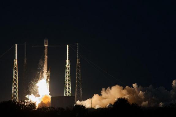 SpaceX удалось запустить ракету Falcon 9