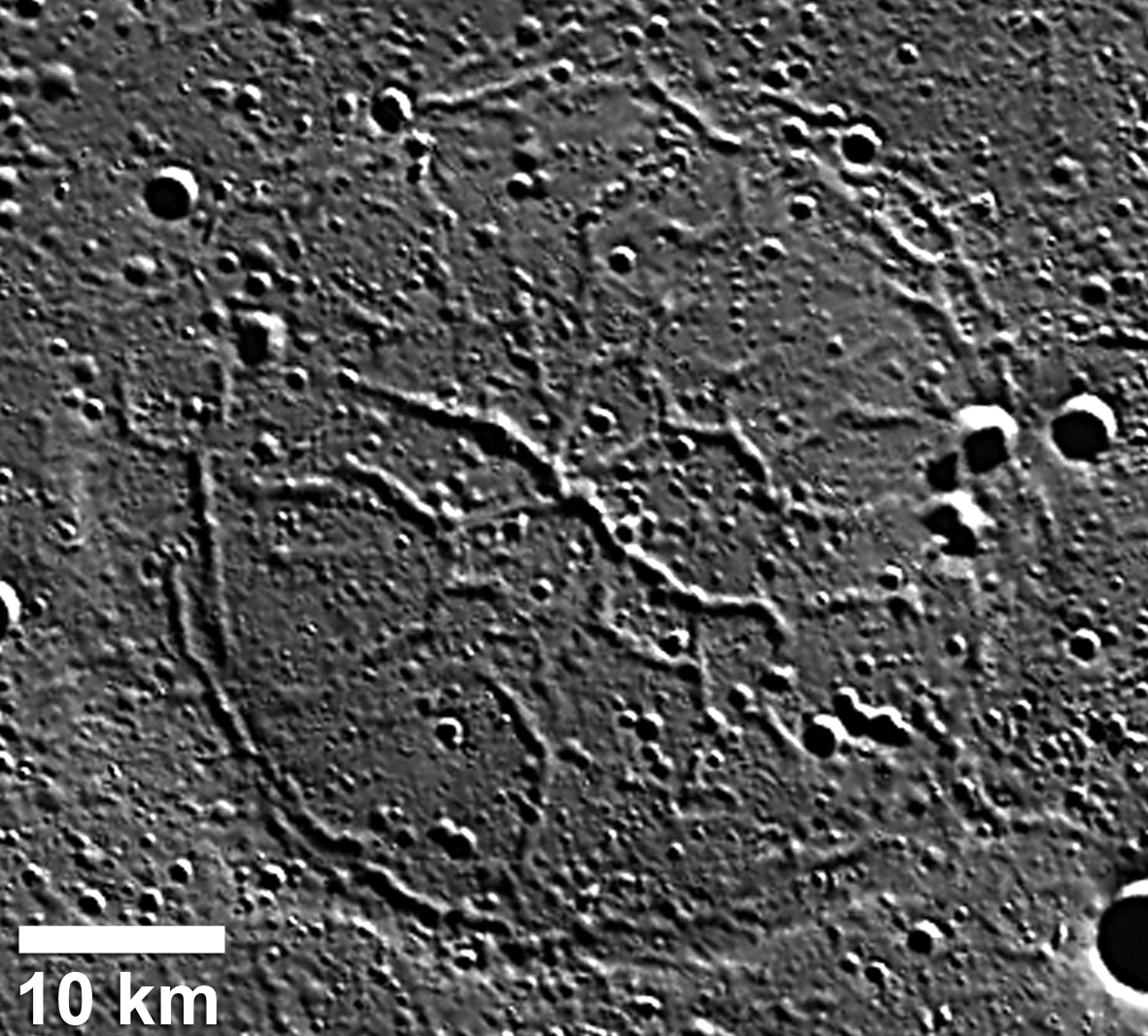 Новые фотографии Меркурия обнажают «пирогообразную поверхность»