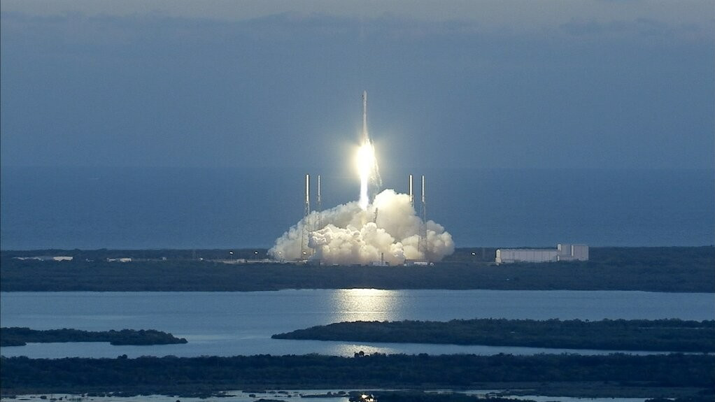 Астрономы предсказывают: космический мусор SpaceX упадет на Луну