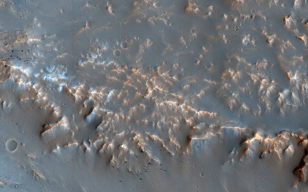 Хорошо сохранившийся кратер на Марсе