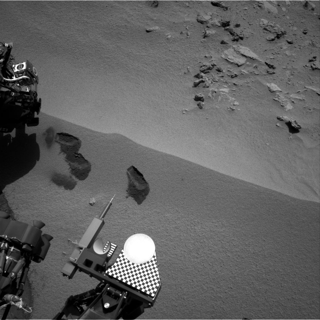 Научный инструмент Curiosity «пробует на вкус» твёрдый марсианский грунт