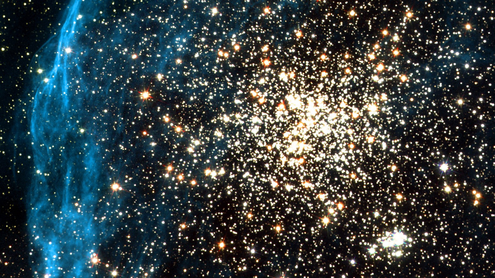 Астрономы обнаружили черную дыру в NGC 1850