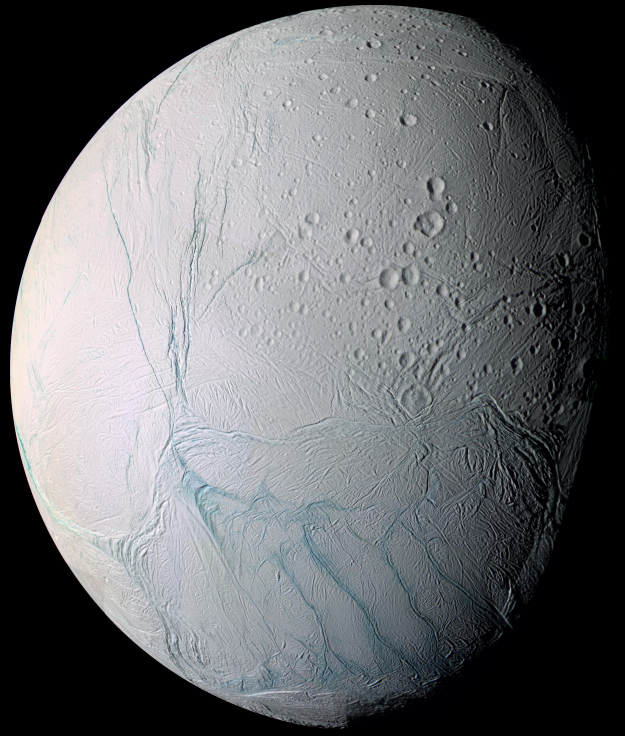 Теплое море на Энцеладе близко к ледяной поверхности