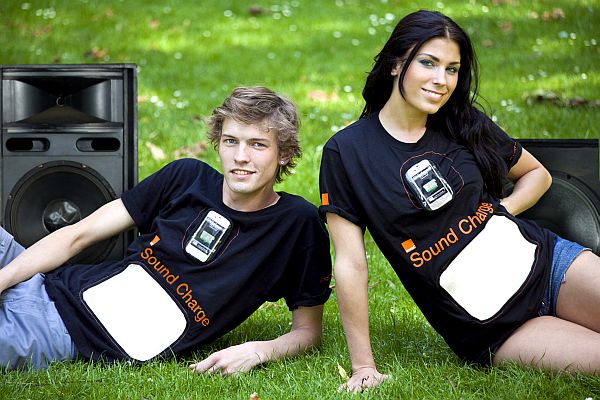 Компания Orange разработала футболку-генератор