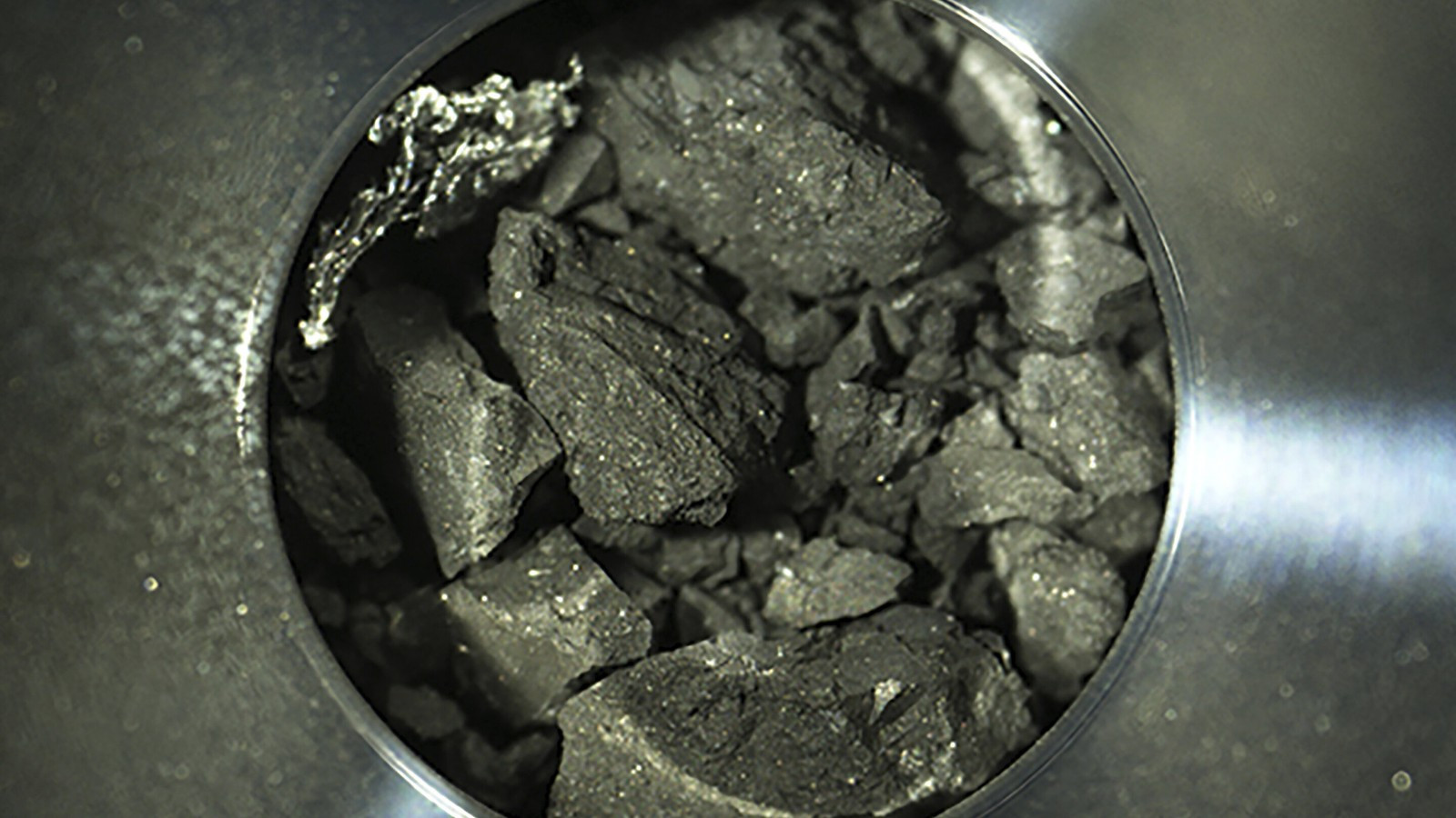 Дары Hayabusa2: крошки астероида похожи на уголь