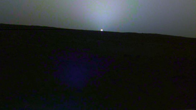 Марсианский восход и закат на великолепных фотографиях от InSight