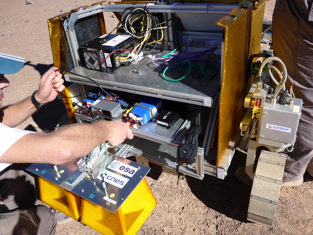 Mарсоход-испытатель работает в пустыне (видео)