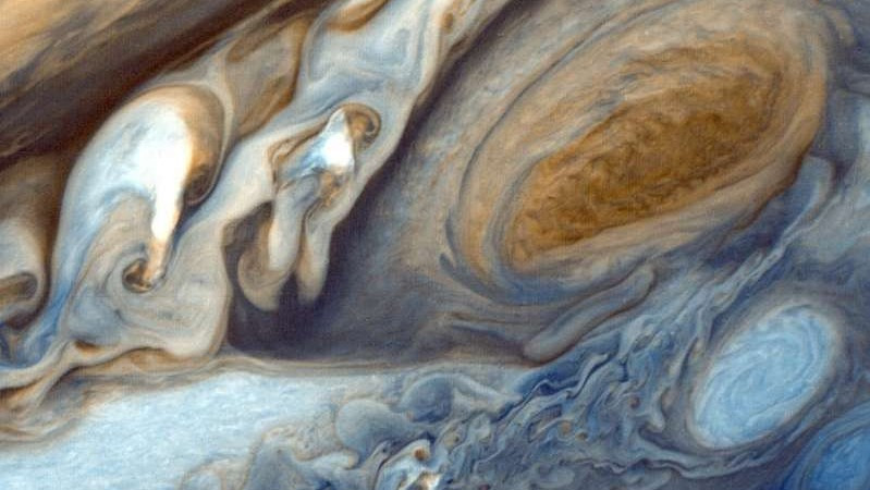 Полет с Juno мимо самой большой луны Солнечной системы и Юпитера