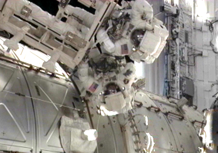 Удачно завершен третий выход в открытый космос миссии Индевор STS-134