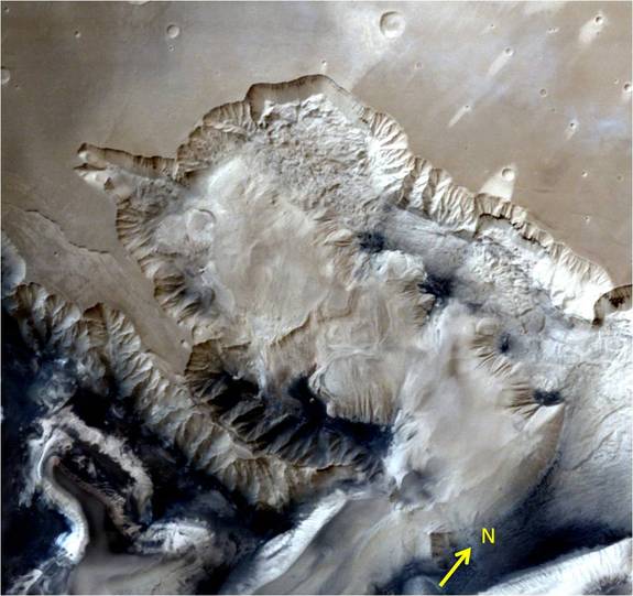Первый марсианский зонд Индии сделал потрясающие 3D-снимки огромного разрыва