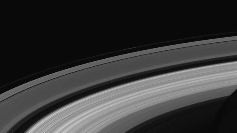 Измерена скорость вращения Сатурна по волнам в кольцах