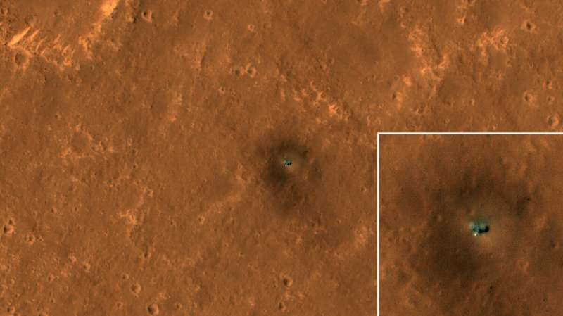 HiRISE увидел Curiosity на Марсе