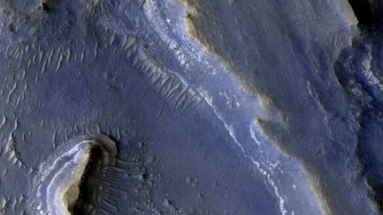 Возможно, в породах кратера Марса найдены органические соединения