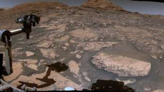 Марсоход Curiosity исследует меняющийся ландшафт