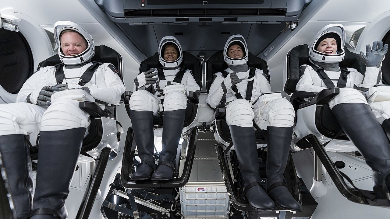 Первая частная космическая миссия SpaceX с экипажем началась