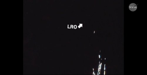 Лунный зонд «Flow» наблюдает за Лунным орбитальным зондом (LRO)