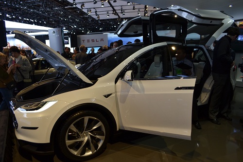Tesla Model X завоевала симпатию на автошоу