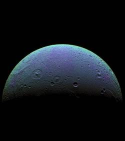 Спутник Сатурна Диона имеет атмосферу