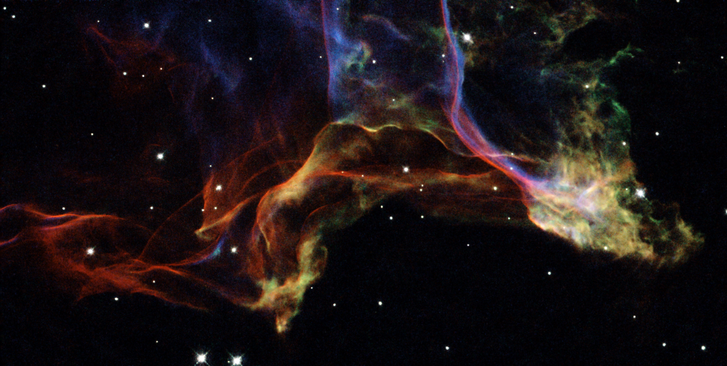 Искривленные взрывные волны сверхновой от Хаббла