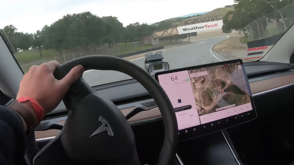 Tesla Model 3 установила рекорд круга на Лагуна Сека