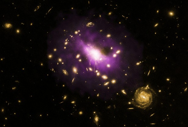 Космический телескоп Chandra помог найти одну из самых мощных черных дыр