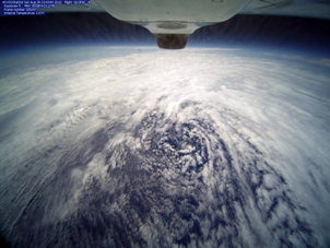 Пилоты НАСА смогли  несколько раз провести UAS Global Hawk сквозь "глаз" урагана.