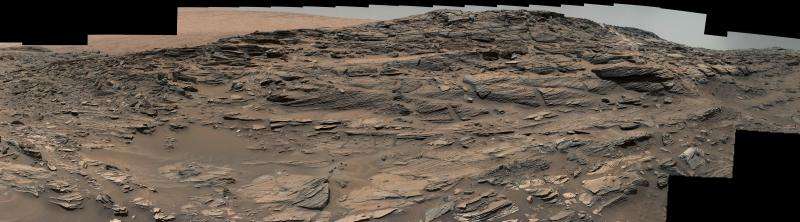 Марсианская панорама, снятая Curiosity, показывает окаменелые песчаные дюны