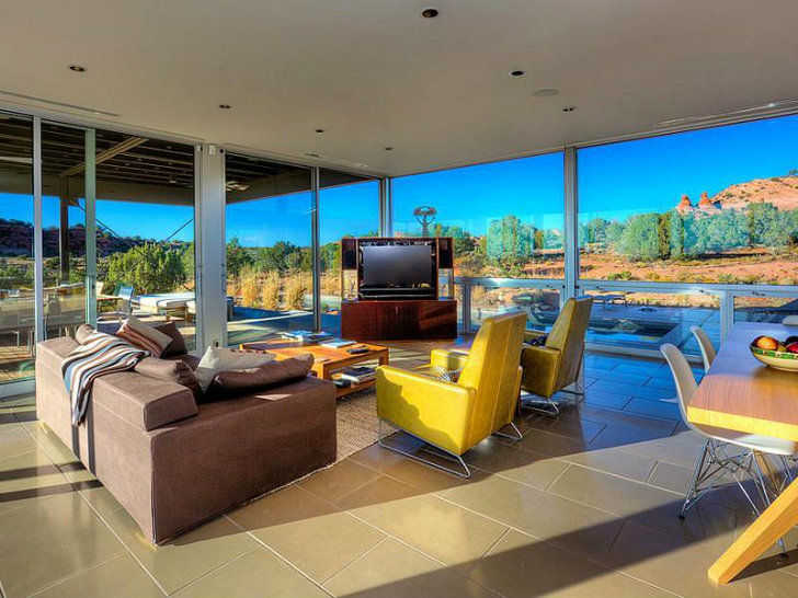 Скромный стильный домик в пустыне США выставлен на продажу