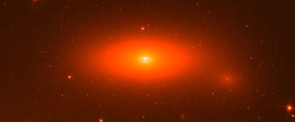 Учёные обнаружили сверхмассивную чёрную дыру в галактике NGC 1277